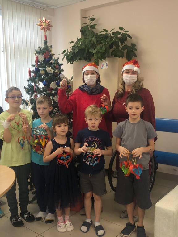 Необыкновенно увлекательный предновогодний праздник организовали педагоги- организаторы школы №1286 СЗАО в четырёх отделениях больницы для наших детей