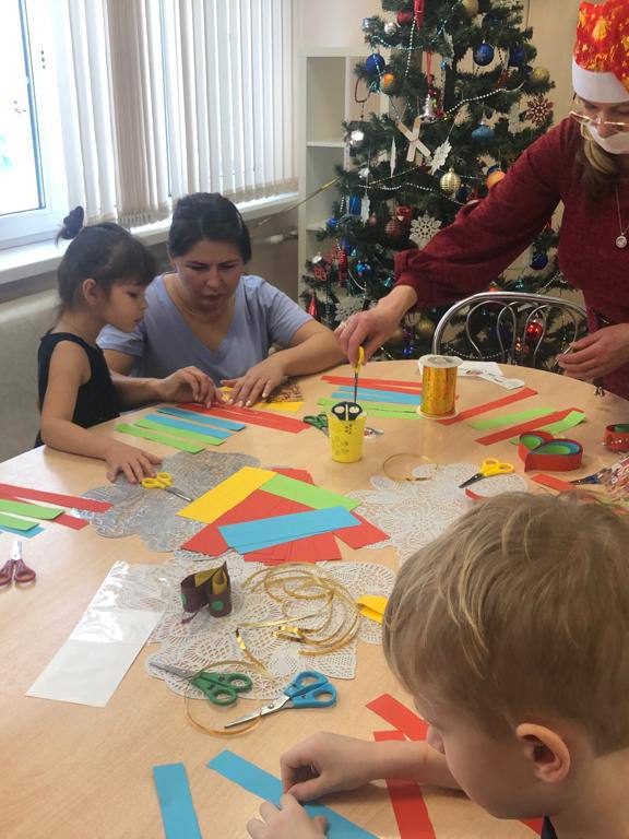 Необыкновенно увлекательный предновогодний праздник организовали педагоги- организаторы школы №1286 СЗАО в четырёх отделениях больницы для наших детей