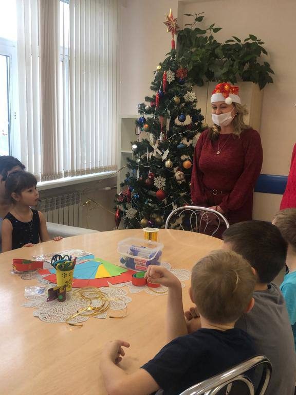 Необыкновенно увлекательный предновогодний праздник организовали педагоги- организаторы школы №1286 СЗАО в четырёх отделениях больницы для наших детей
