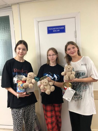 Сегодня общественный деятель Светлана Астахова организовала для наших маленьких пациентов праздничное театрализованное новогоднее мероприятие!