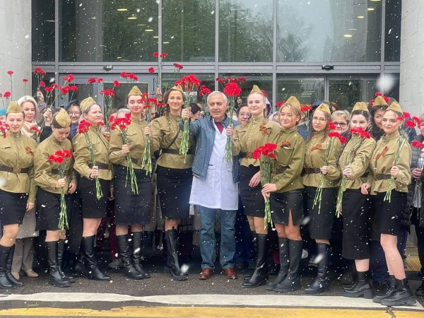 photo_5323535324451823174_y