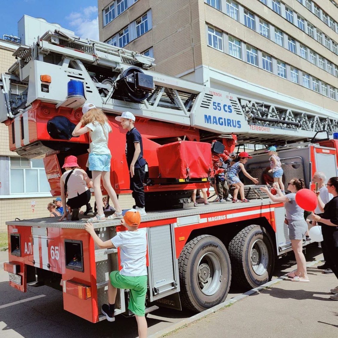 Ярко, весело и солнечно: ДГКБ им. З.А. Башляевой отметила Международный день защиты детей