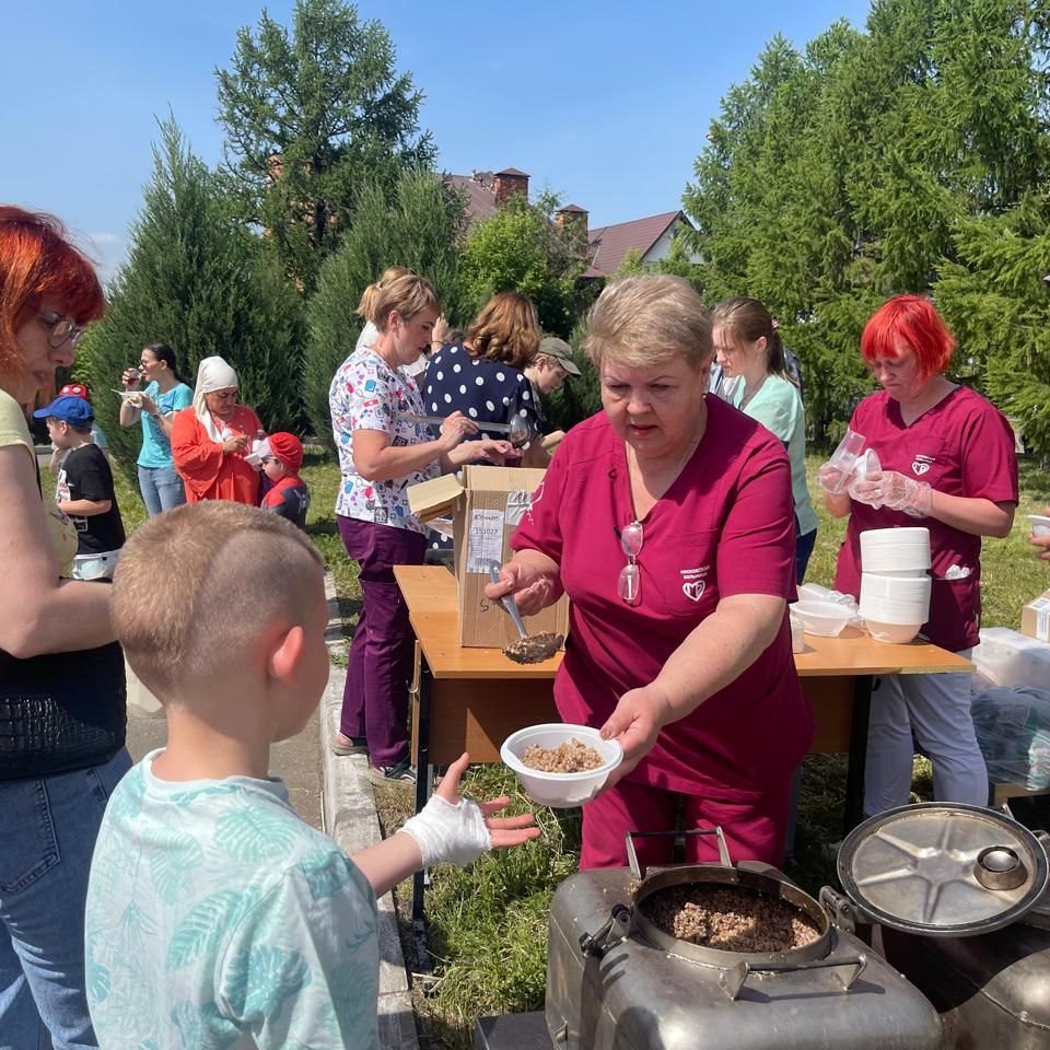Ярко, весело и солнечно: ДГКБ им. З.А. Башляевой отметила Международный день защиты детей