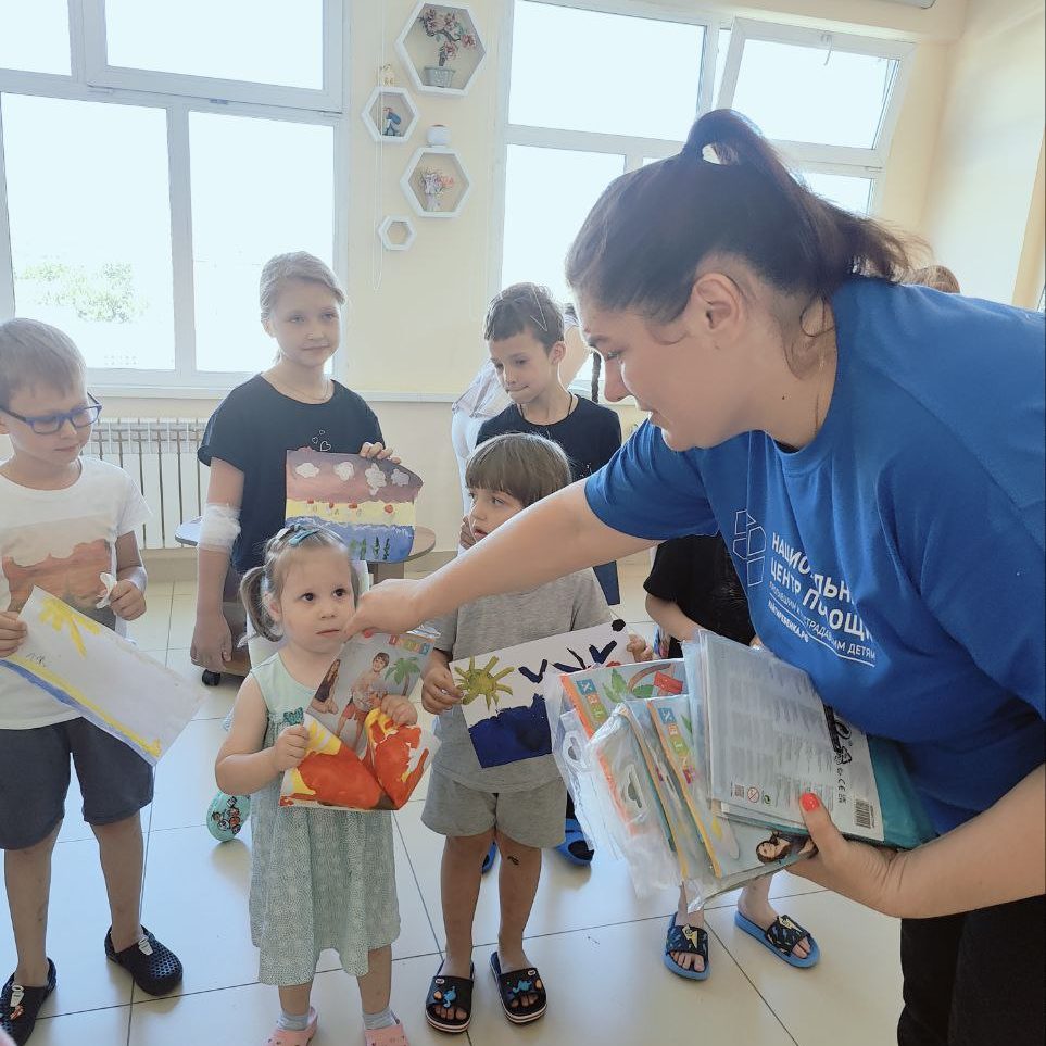 Рисуем лето – мастер-класс для пациентов детской больницы им. З.А. Башляевой