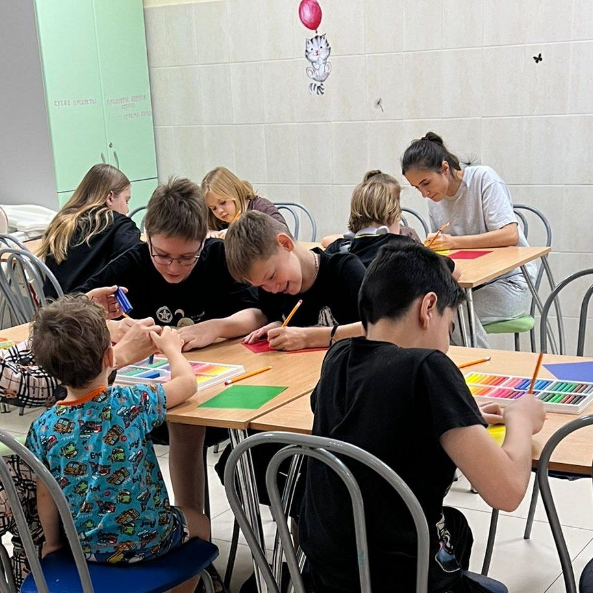 Пациенты ДГКБ им. З.А. Башляевой освоили новую технику рисования