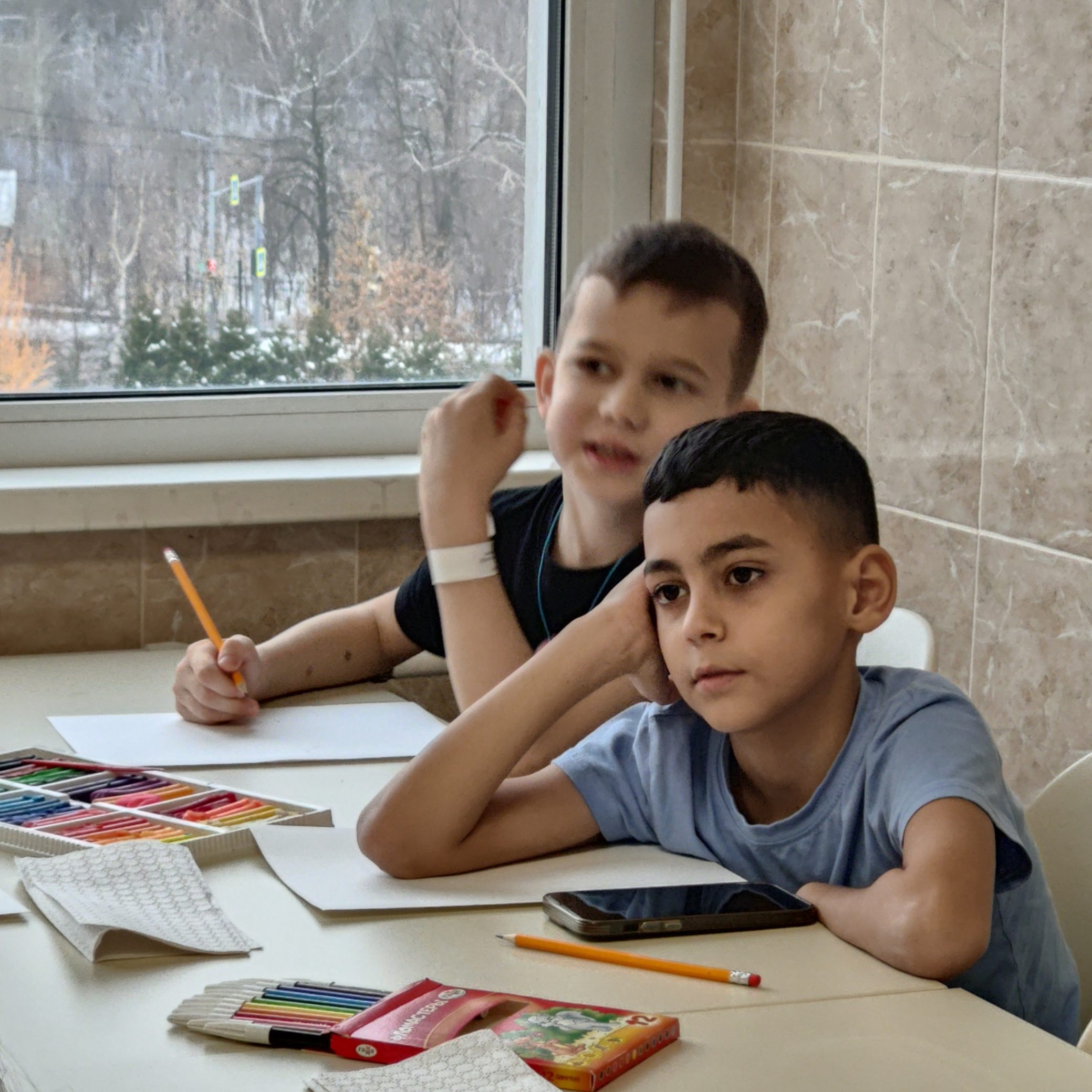 Пациенты ДГКБ им. З.А. Башляевой создают необычные картины