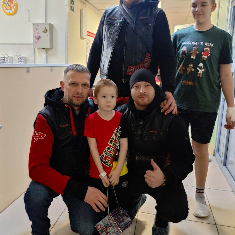 «Ночные волки» вручили подарки пациентам ДГКБ им. З.А. Башляевой