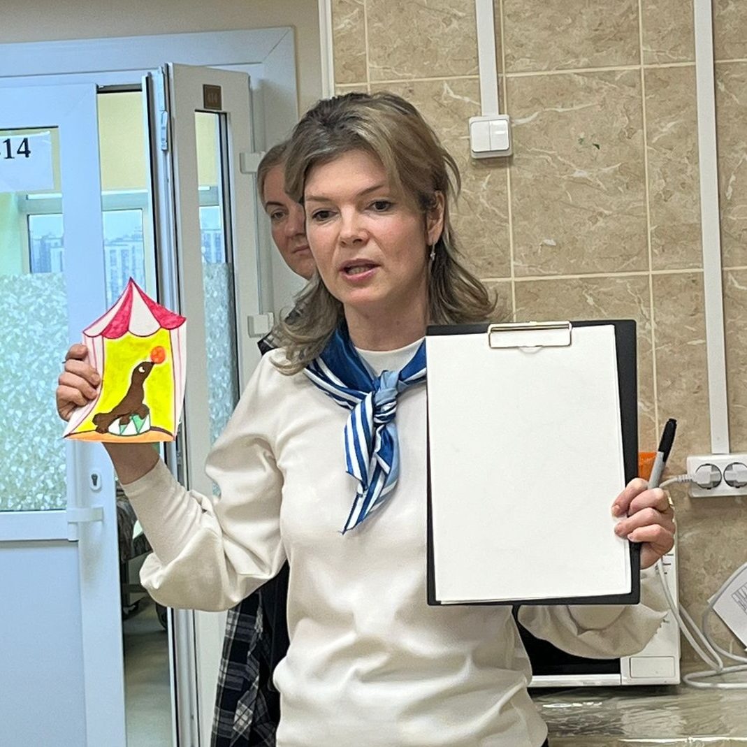 Пациенты ДГКБ им. З.А. Башляевой рисуют цирк