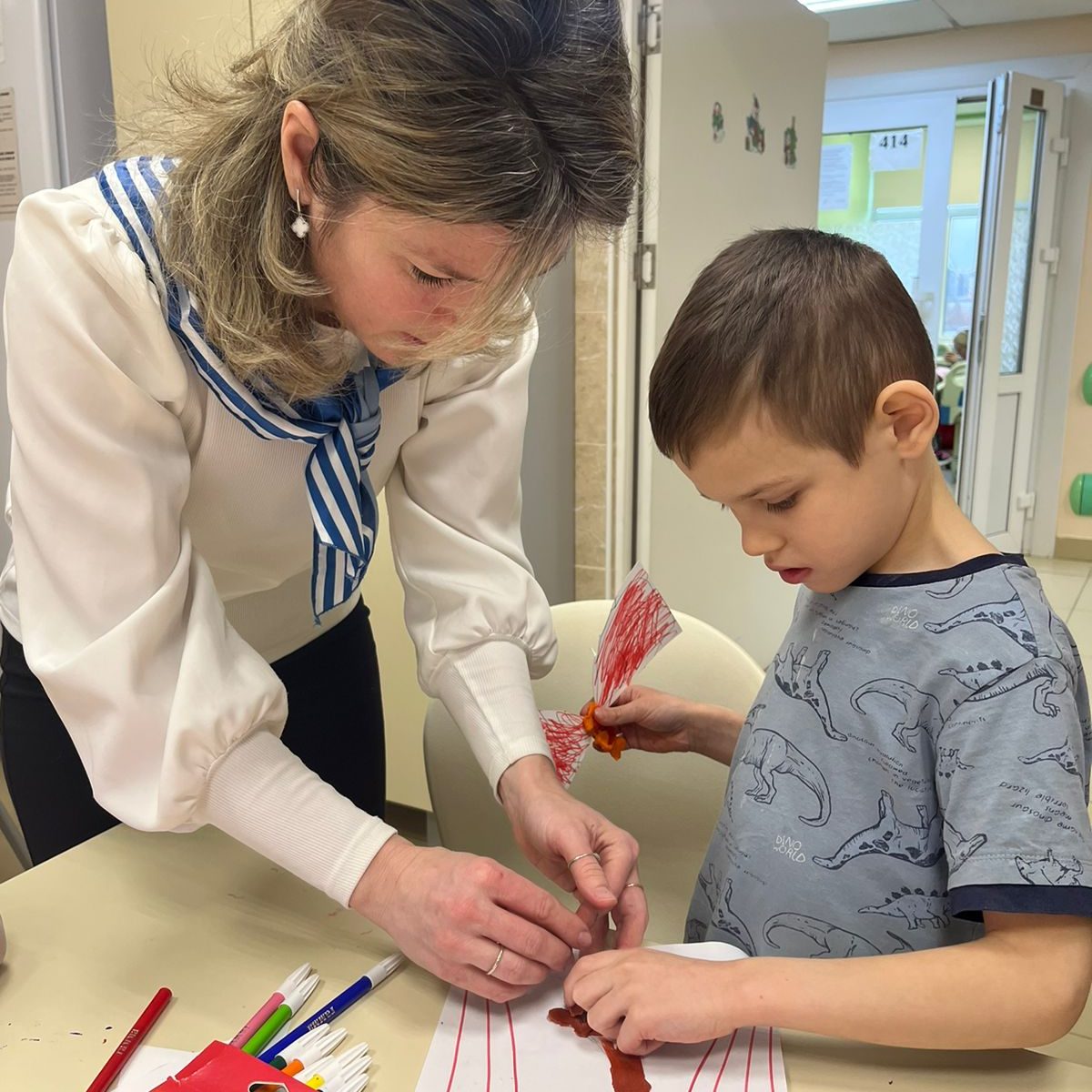 Пациенты ДГКБ им. З.А. Башляевой рисуют цирк