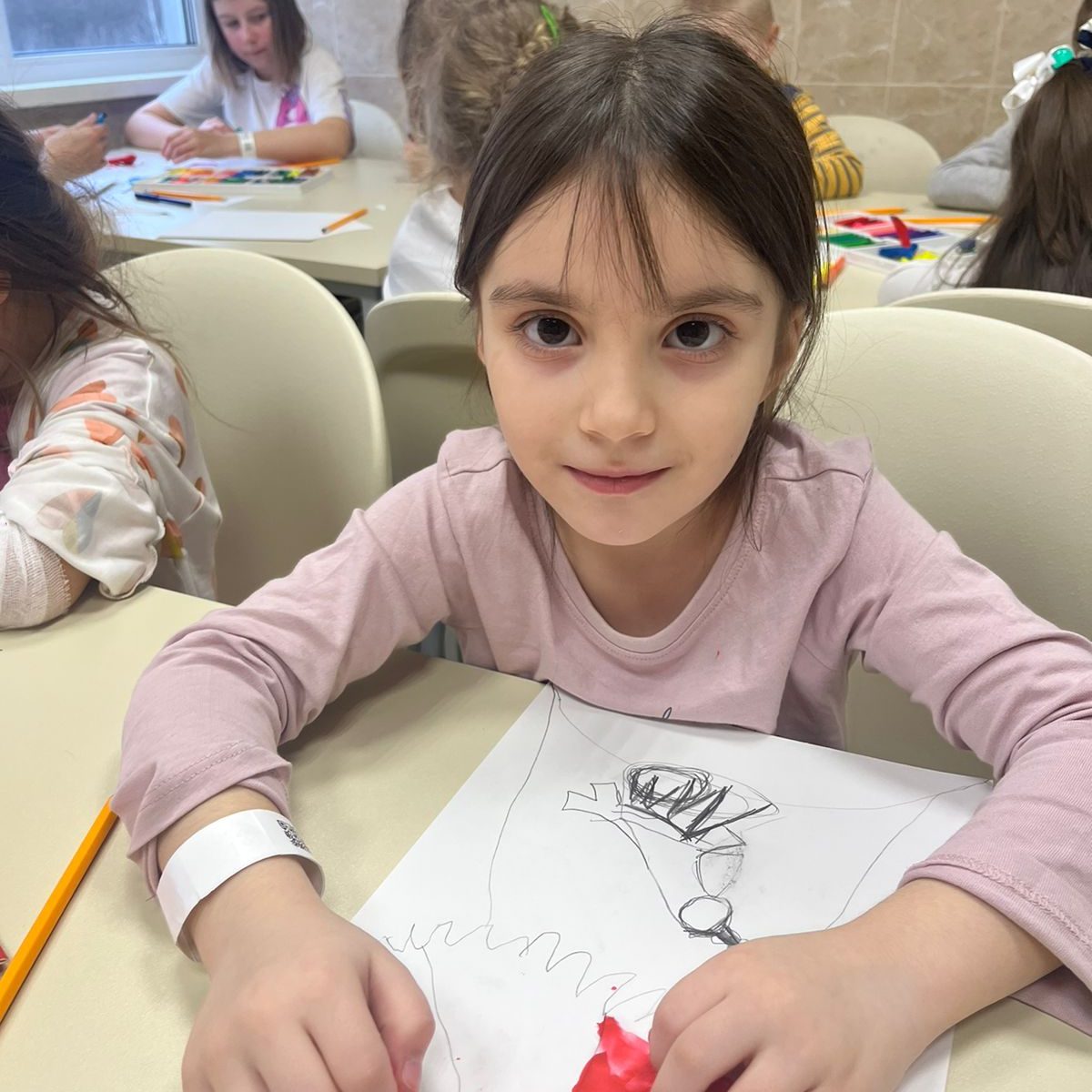 Пациенты ДГКБ им. З.А. Башляевой рисуют цирк