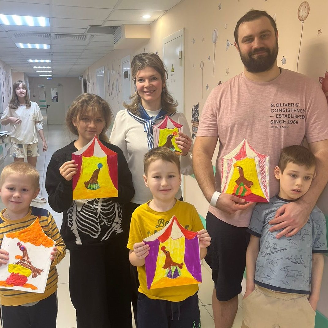 Пациенты ДГКБ им. З.А. Башляевой рисуют цирк