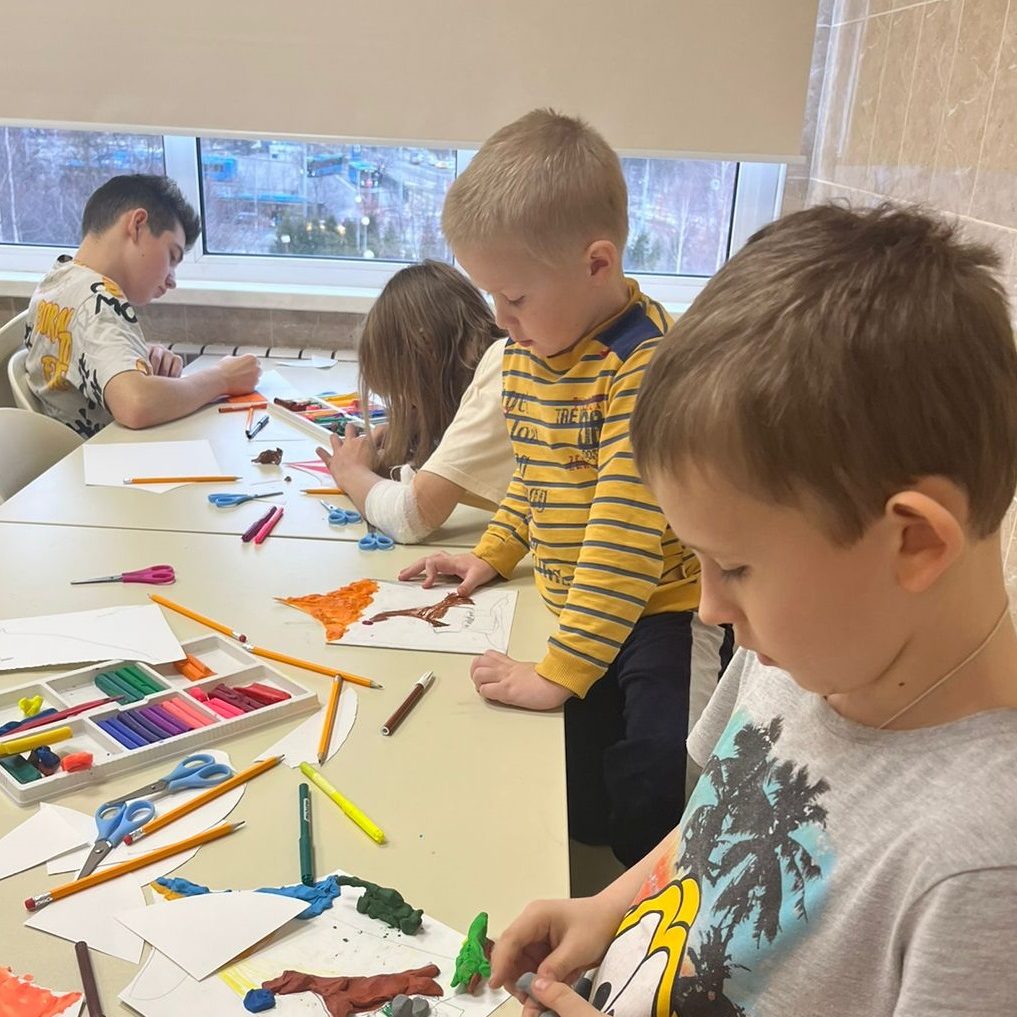 Пациенты ДГКБ им. З.А. Башляевой рисуют цирк