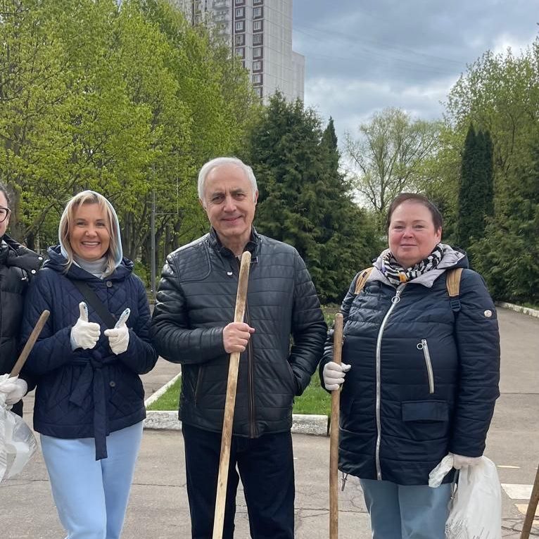 Наш субботник: продолжаем приводить территорию в порядок