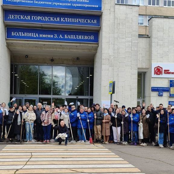 Наш субботник: продолжаем приводить территорию в порядок