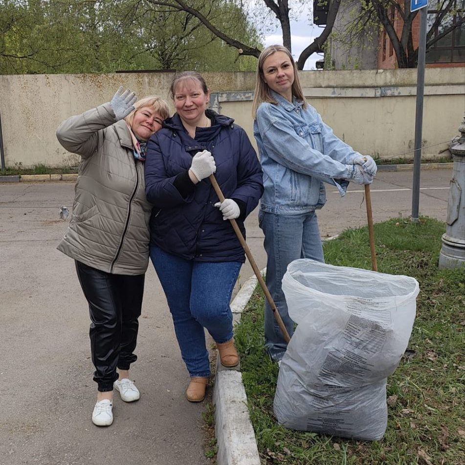 Наш субботник: продолжаем приводить территорию в порядок