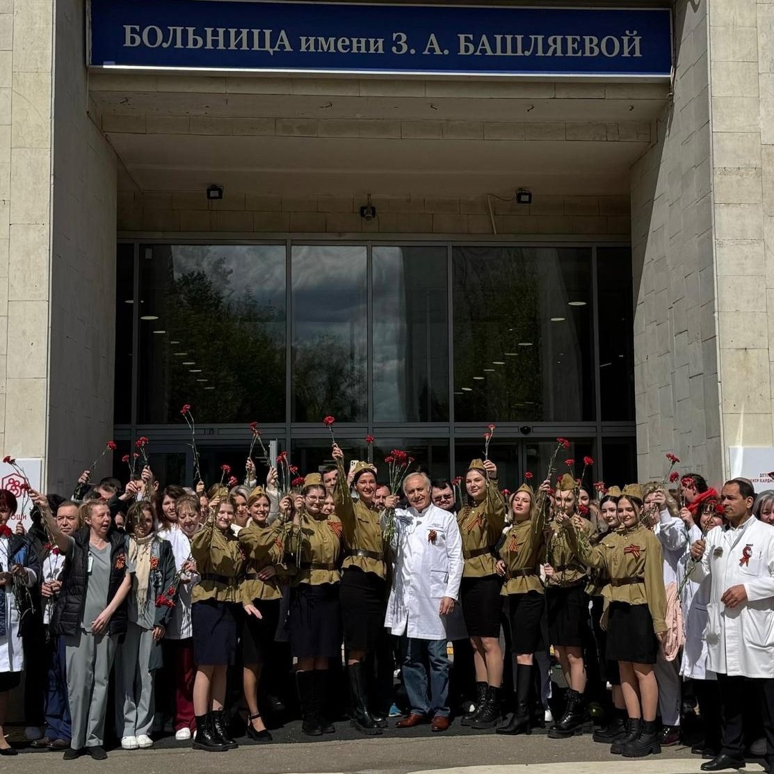 Торжественное шествие по Аллее Славы