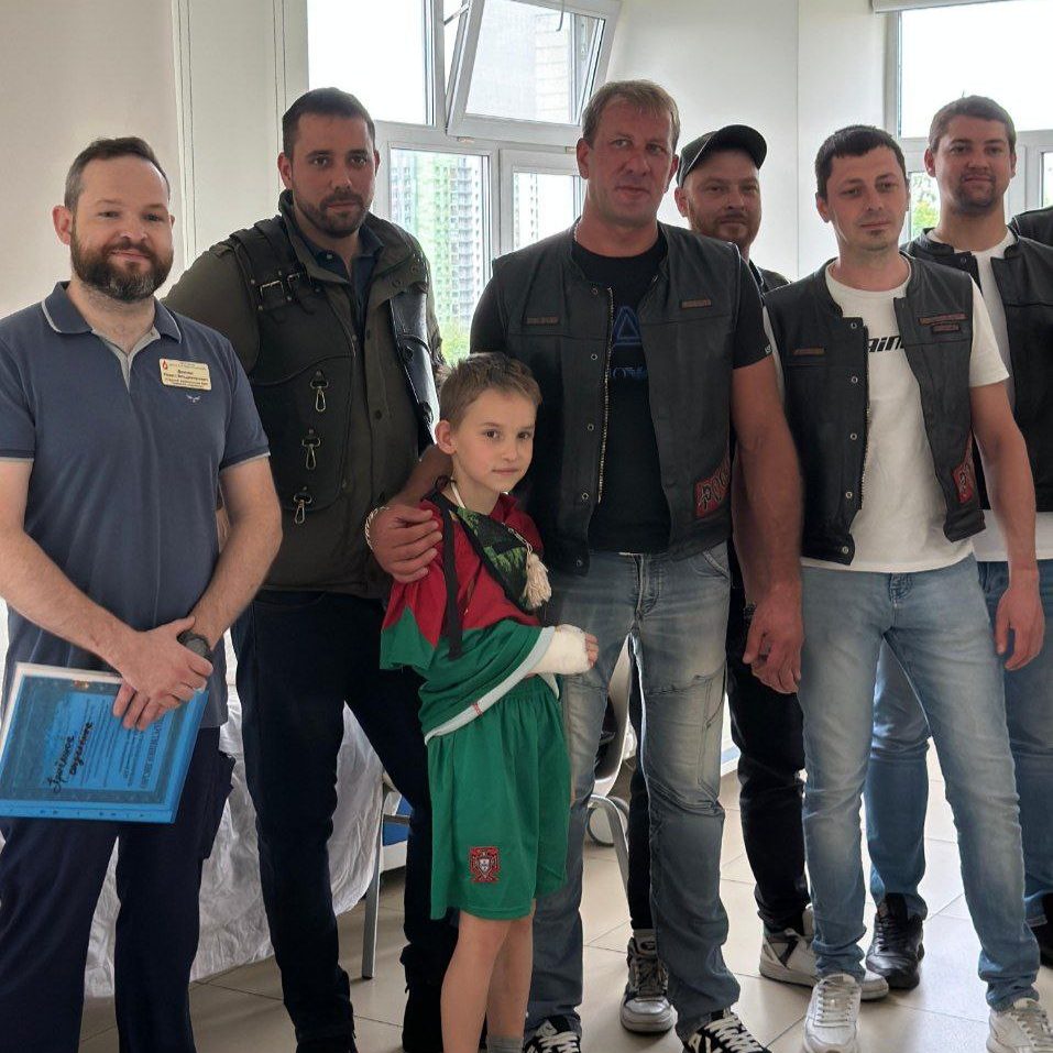 «Ночные волки» поздравили пациентов с Днем защиты детей